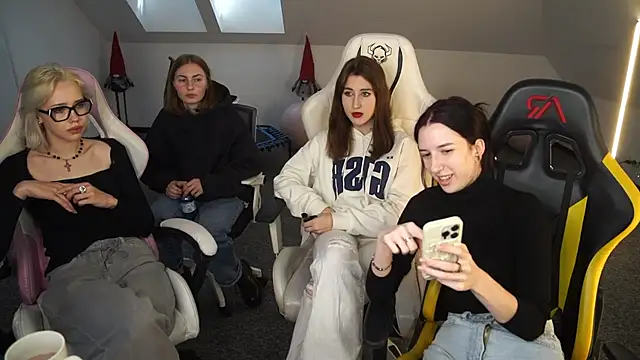 Snapshot of _Lili_054 chatting on 10.14.25  Lili 054 online show from 10.14.25