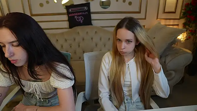 Snapshot of _Lili_054 chatting on 10.29.25  Lili 054 online show from 10.29.25