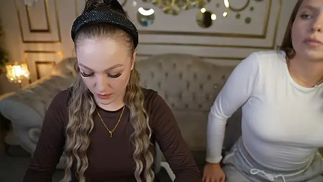 Snapshot of Ella_054 chatting on 09.17.25 Ella 054 online show from 09.17.25