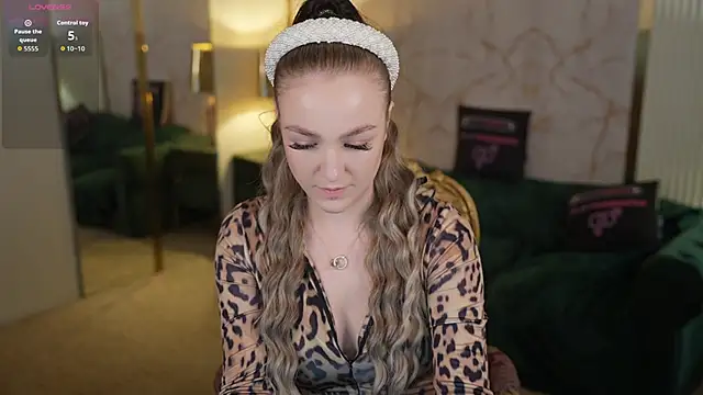 Ella 054 online show from 10.30.25