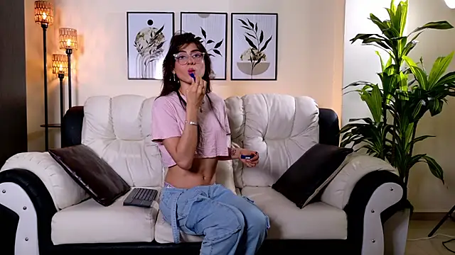 Snapshot of Violeta_Foxz chatting on 06.19.26 Violeta Foxz online show from 06.19.26