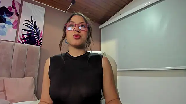 Snapshot of Karoline21 chatting on 10.04.25 Karoline21 online show from 10.04.25