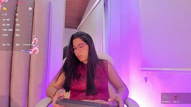 Snapshot of Karoline21 chatting on 10.17.25 Karoline21 online show from 10.17.25