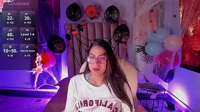 Snapshot of Karoline21 chatting on 10.24.25 Karoline21 online show from 10.24.25