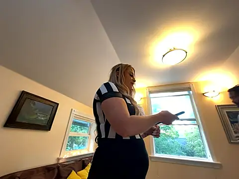 Petite Blonde Barbie online show from 10.01.25