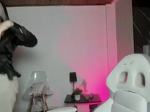 Snapshot of im_bunny__ chatting on 11.08.25 im bunny online show from 11.08.25