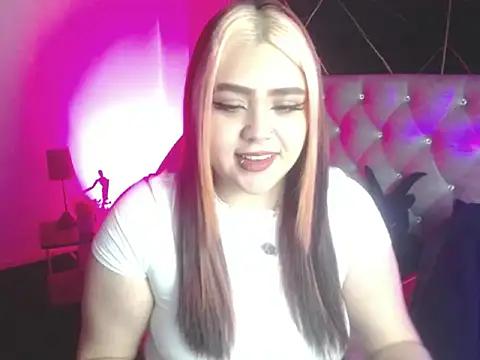 Snapshot of im_bunny__ chatting on 11.17.25 im bunny online show from 11.17.25