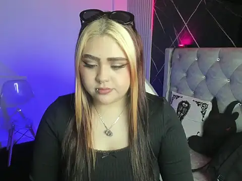 Snapshot of im_bunny__ chatting on 12.01.25 im bunny online show from 12.01.25