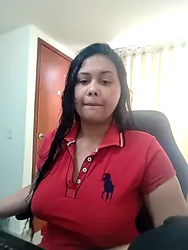 Snapshot of Alessandraa- chatting on 05.25.26 Alessandraa- online show from 05.25.26