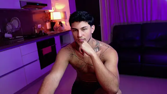 Snapshot of LeoCavalli_ chatting on 10.11.25 LeoCavalli  online show from 10.11.25