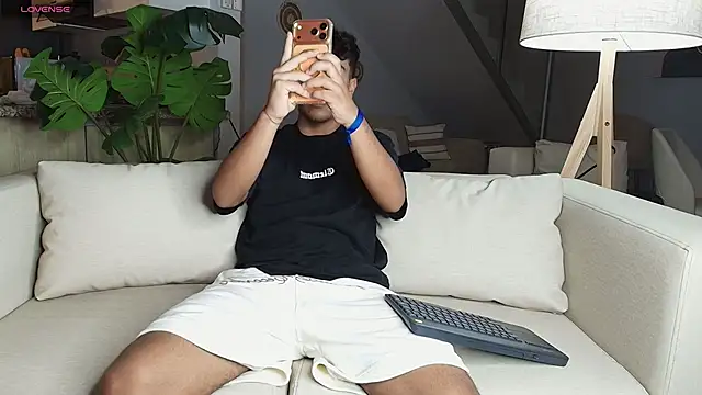 Snapshot of CHR58_ chatting on 02.13.26 CHR58 online show from 02.13.26