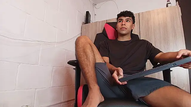 Snapshot of CHR58_ chatting on 02.17.26 CHR58 online show from 02.17.26