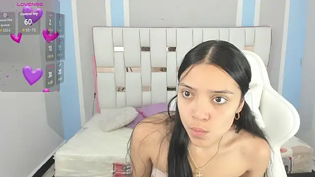 Snapshot of iamCharlotte19 chatting on 11.17.25 iamCharlotte19 online show from 11.17.25