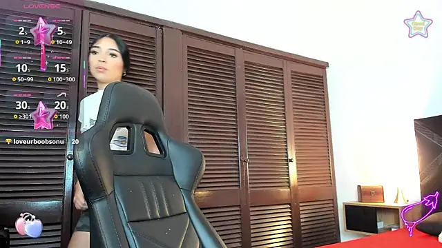 iamCharlotte19 online show from 06.13.26