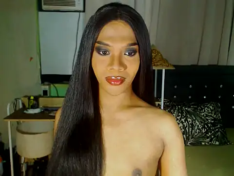 Snapshot of GoldenCumTYRA chatting on 05.06.26 GoldenCumTYRA online show from 05.06.26