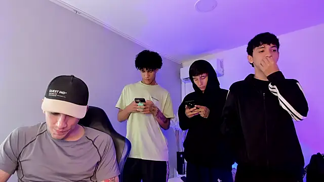 Snapshot of Handsomeboyss19 chatting on 06.12.26 Handsomeboyss19 online show from 06.12.26