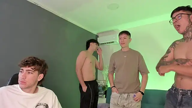 Snapshot of Handsomeboyss19 chatting on 07.31.26 Handsomeboyss19 online show from 07.31.26