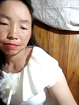 Snapshot of hera-00 chatting on 10.12.25 hera-00 online show from 10.12.25