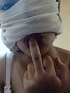 Snapshot of salma14 chatting on 09.21.25 salma14 online show from 09.21.25