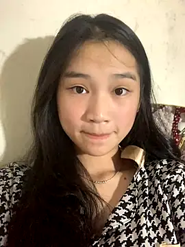 Snapshot of -Lie-06 chatting on 11.08.25 -Lie-06 online show from 11.08.25