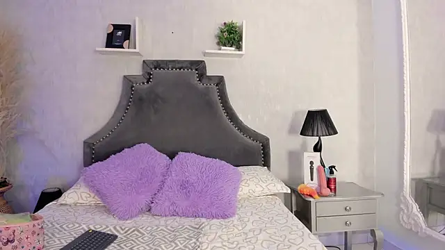 Snapshot of SarahCastro1_ chatting on 07.19.26 SarahCastro1 online show from 07.19.26