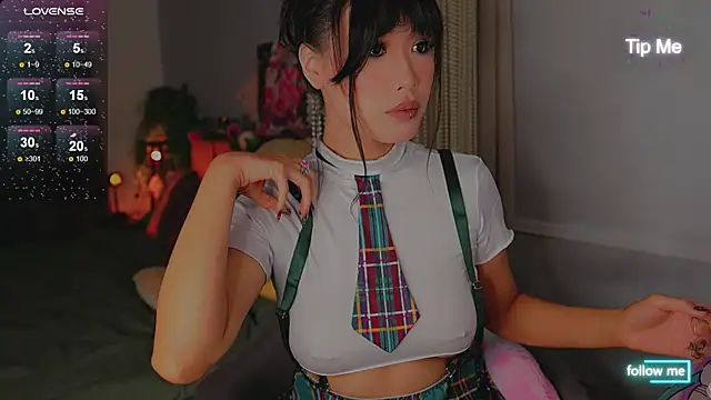 Snapshot of Kami_Lee_XO chatting on 10.09.25 Kami Lee XO online show from 10.09.25