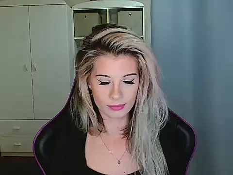 KristineGlow online show from 11.27.25