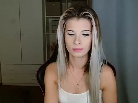 KristineGlow online show from 12.04.25