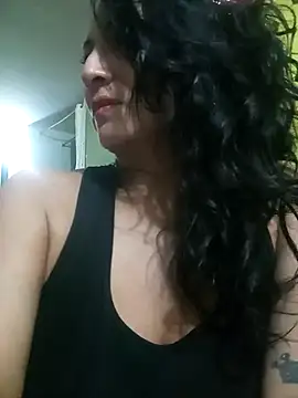 Snapshot of ivonne_9 chatting on 09.25.25 ivonne 9 online show from 09.25.25