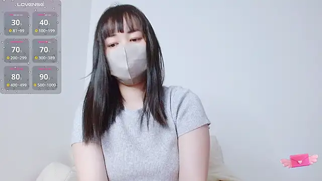 Snapshot of Zinzin_chan chatting on 04.14.26 Zinzin chan online show from 04.14.26