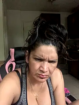 Snapshot of 1986fra chatting on 09.21.25 1986fra online show from 09.21.25