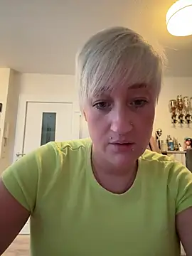 Snapshot of Rozendefotz chatting on 02.14.26 Rozendefotz online show from 02.14.26