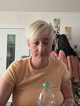 Snapshot of Rozendefotz chatting on 02.16.26 Rozendefotz online show from 02.16.26