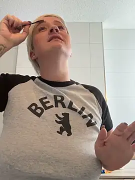 Snapshot of Rozendefotz chatting on 02.17.26 Rozendefotz online show from 02.17.26