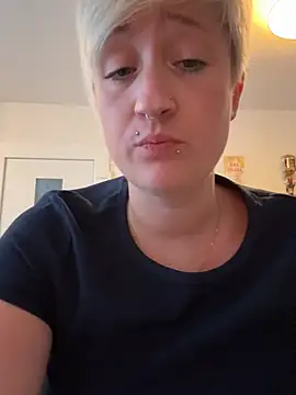 Snapshot of Rozendefotz chatting on 02.24.26 Rozendefotz online show from 02.24.26