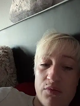 Snapshot of Rozendefotz chatting on 02.25.26 Rozendefotz online show from 02.25.26