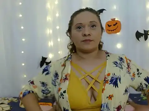 Snapshot of NoraParkeer chatting on 10.14.25 NoraParkeer online show from 10.14.25