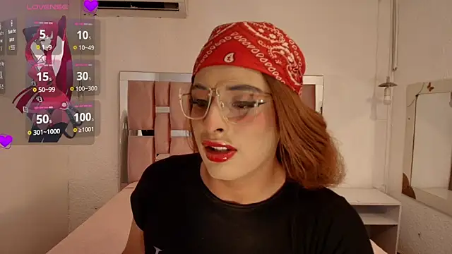 Snapshot of sweet_Elizabeth chatting on 09.10.25 sweet Elizabeth online show from 09.10.25