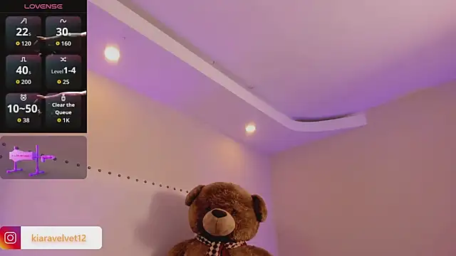 kiara velvet  online show from 12.17.25