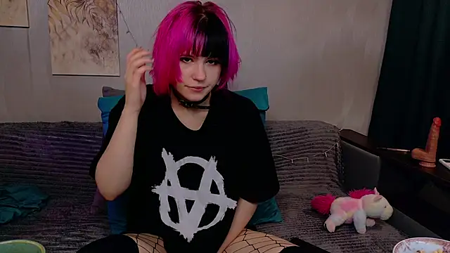 Snapshot of KikiMoor chatting on 09.22.25 KikiMoor online show from 09.22.25