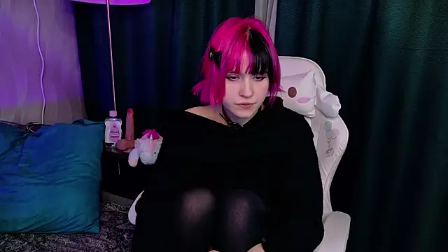 Snapshot of KikiMoor chatting on 10.23.25 KikiMoor online show from 10.23.25