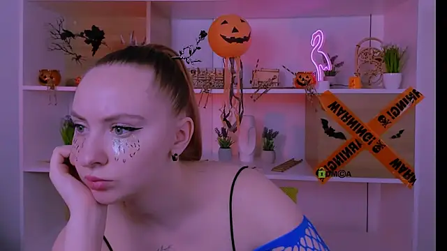 mila glow1 online show from 11.02.25