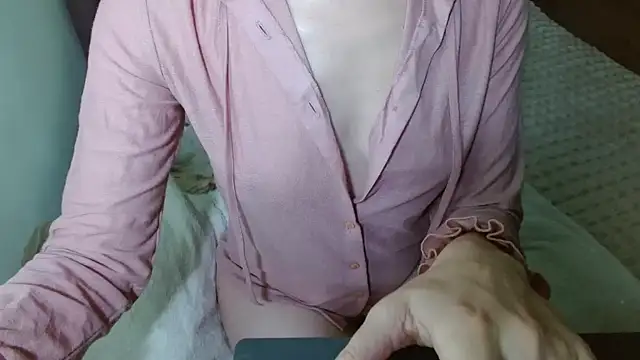 Snapshot of LorraineOSun chatting on 02.14.26 LorraineOSun online show from 02.14.26