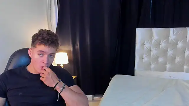 Snapshot of paull_george chatting on 03.31.26 paull george online show from 03.31.26