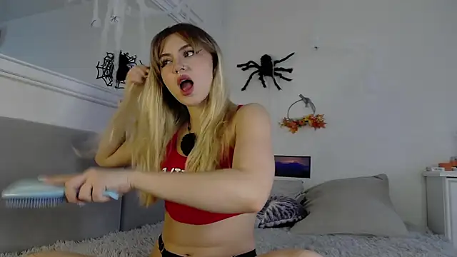 LunaMillie online show from 10.31.25