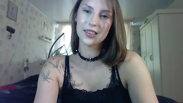 Snapshot of RuxaShade chatting on 10.07.25 RuxaShade online show from 10.07.25