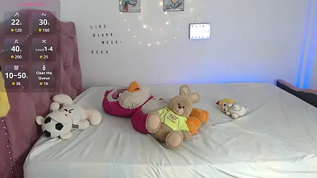 Laramucci online show from 11.08.25