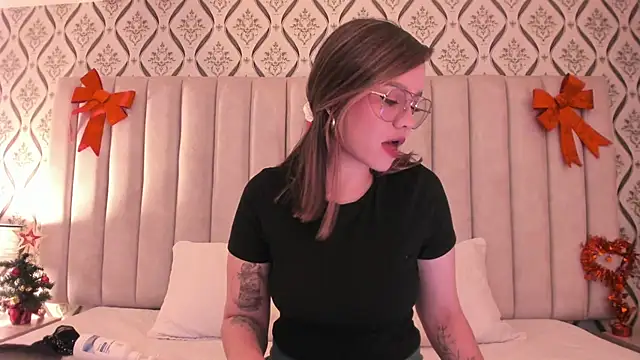 Sky Junne online show from 11.30.25