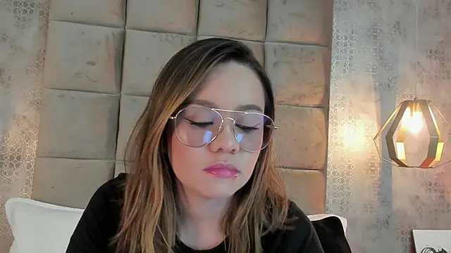 Sky Junne online show from 12.22.25