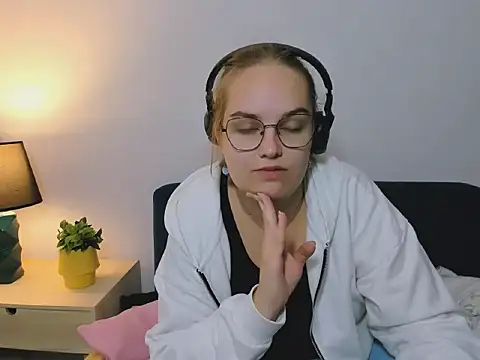 AliceCrazy69 online show from 10.05.25